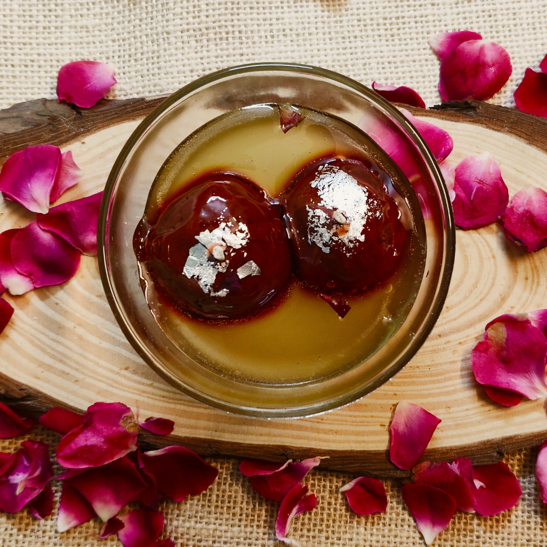 Gulab Jamun Scented Candle Diwali Edition - Apple & Cinnamon Fragrance